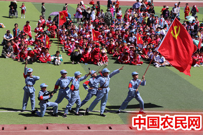 乌什县第二小学举行庆六·一艺术节”活动